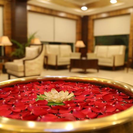 Golden Gate Hotel Indore Ngoại thất bức ảnh