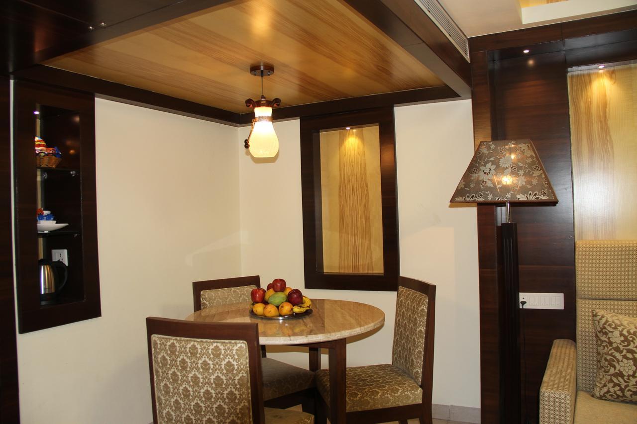 Golden Gate Hotel Indore Ngoại thất bức ảnh
