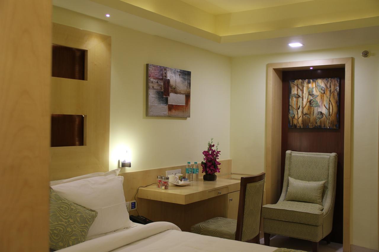 Golden Gate Hotel Indore Ngoại thất bức ảnh