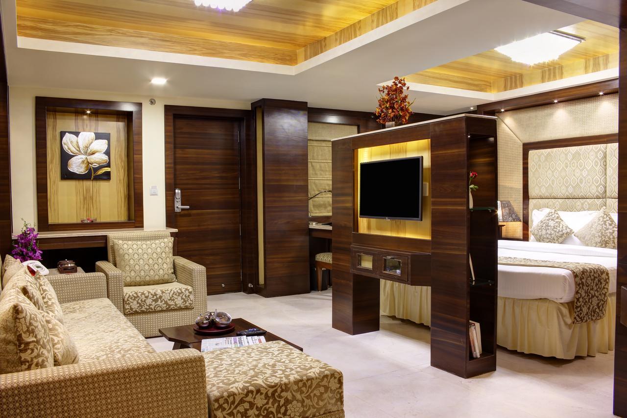 Golden Gate Hotel Indore Ngoại thất bức ảnh