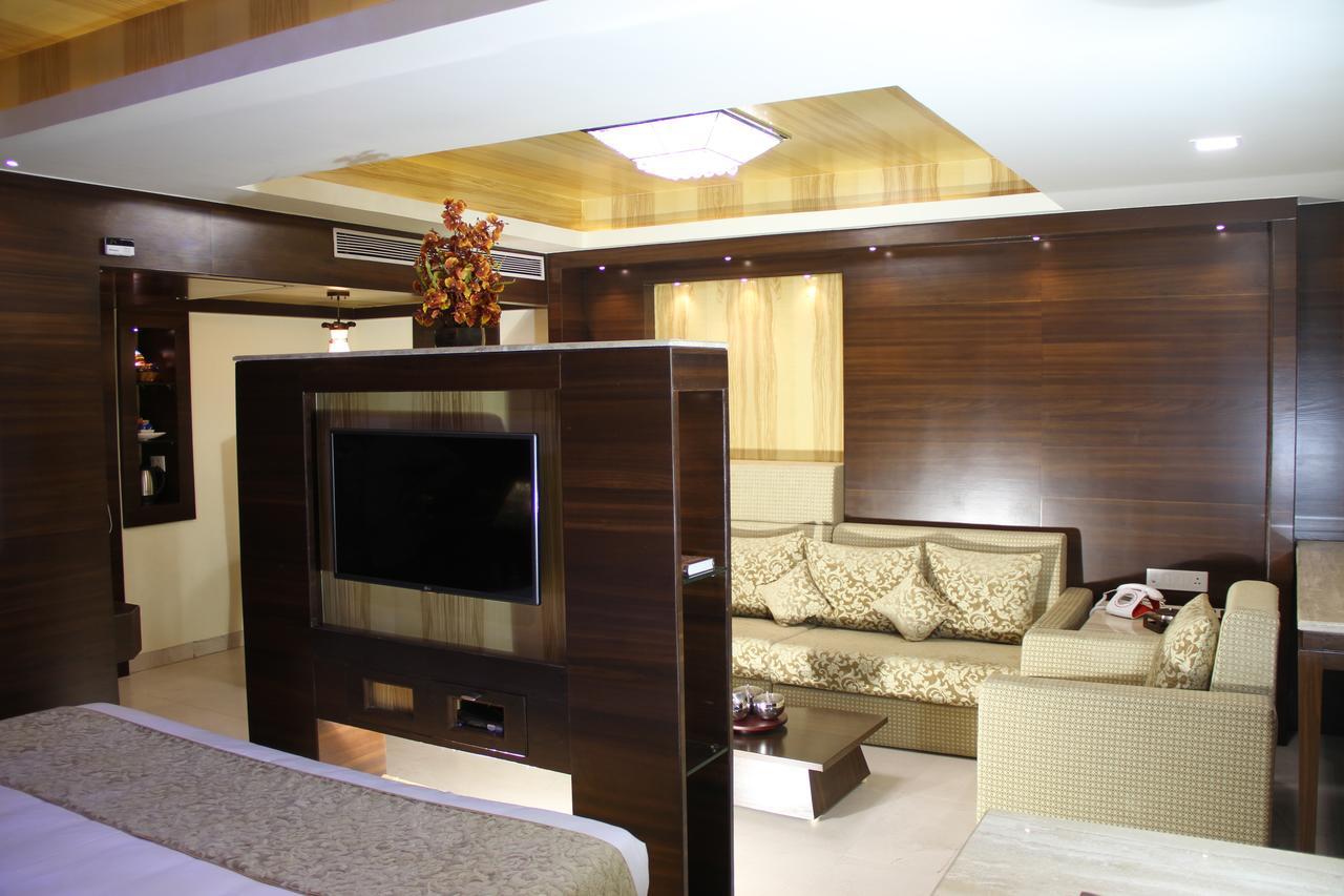 Golden Gate Hotel Indore Ngoại thất bức ảnh