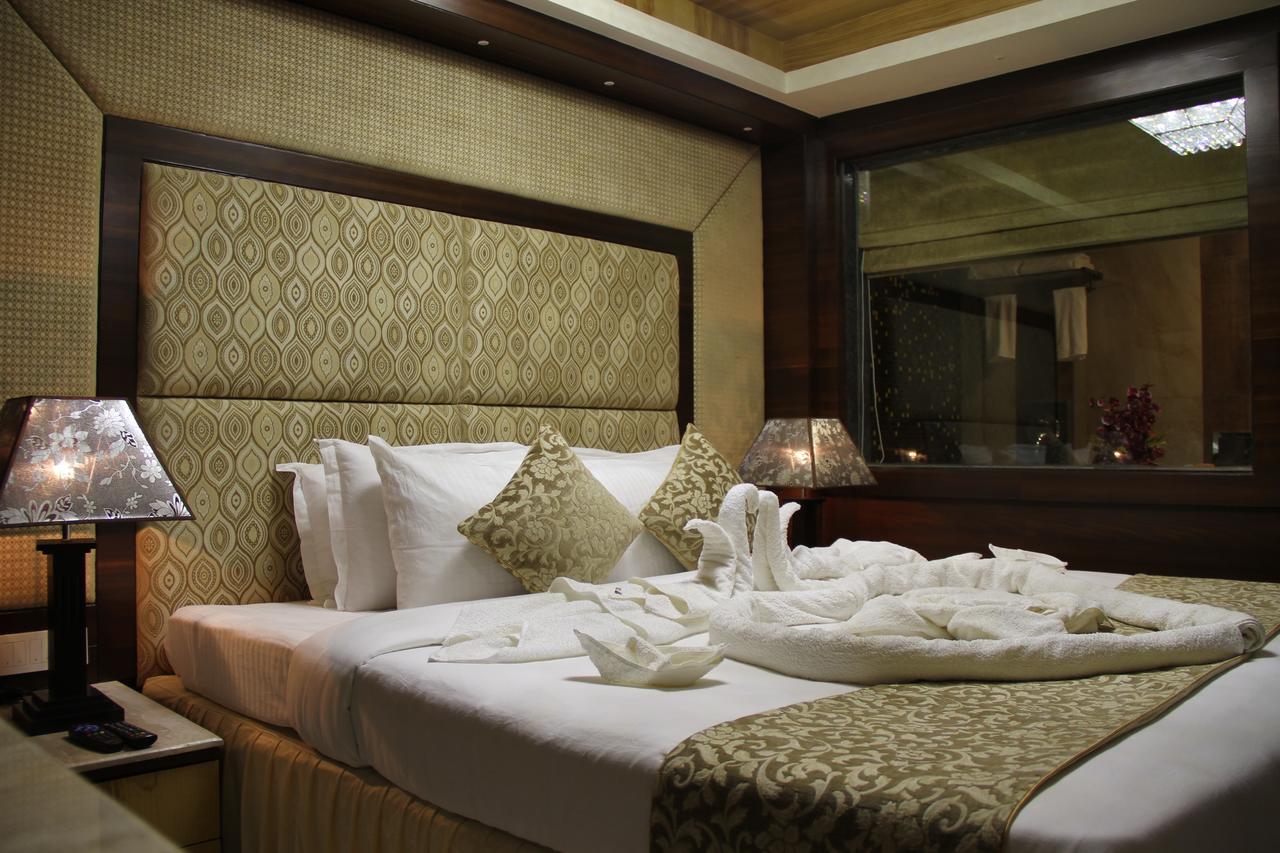 Golden Gate Hotel Indore Ngoại thất bức ảnh