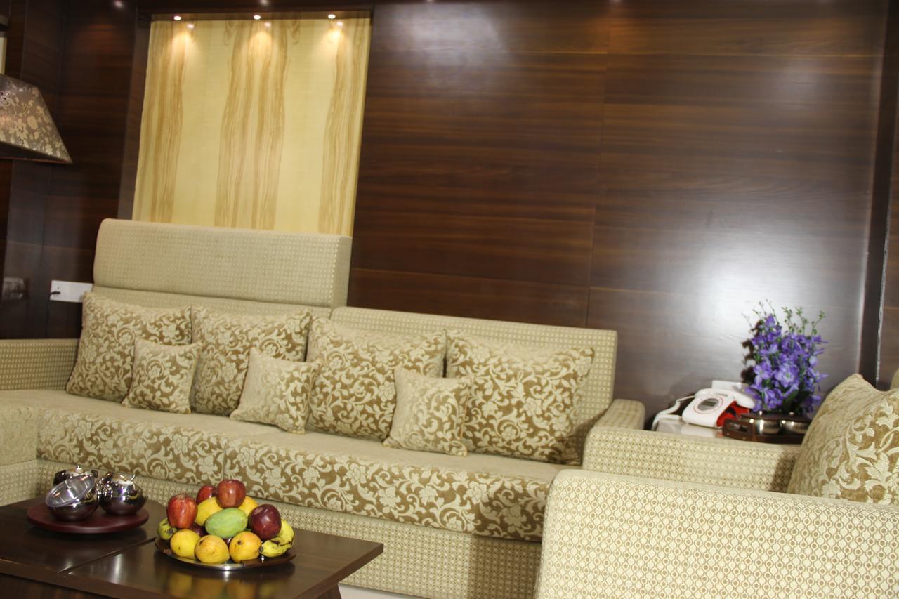 Golden Gate Hotel Indore Ngoại thất bức ảnh