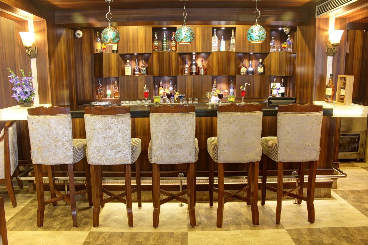Golden Gate Hotel Indore Ngoại thất bức ảnh