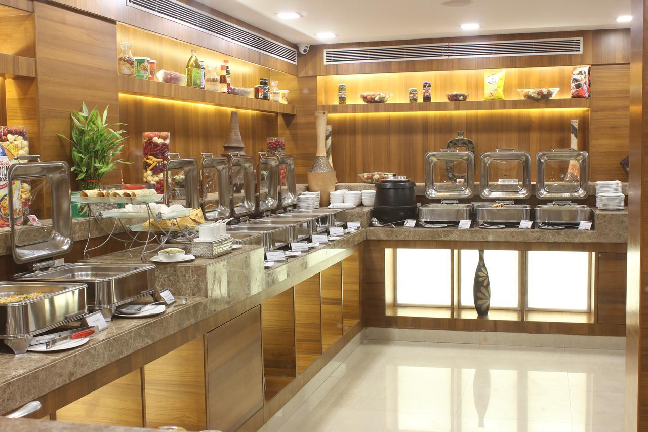Golden Gate Hotel Indore Ngoại thất bức ảnh