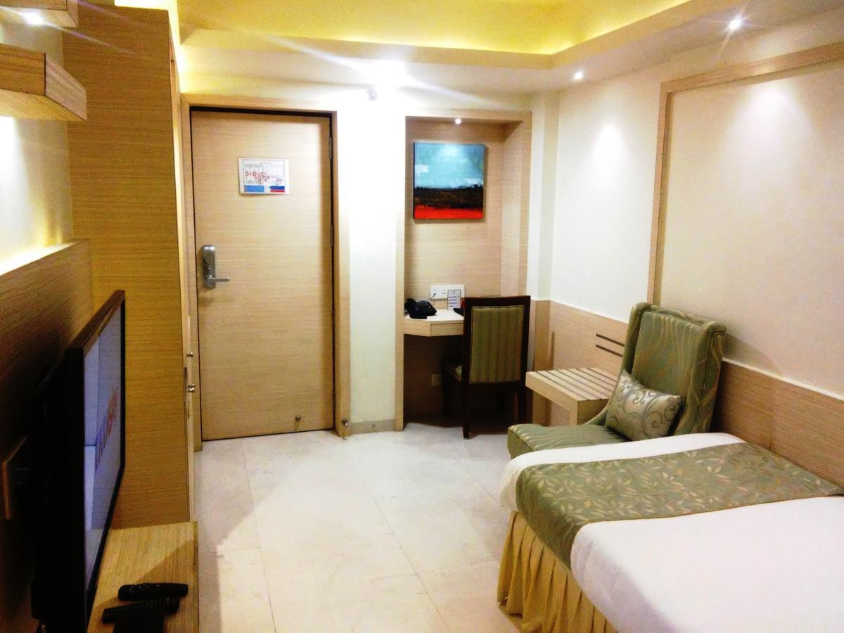 Golden Gate Hotel Indore Ngoại thất bức ảnh