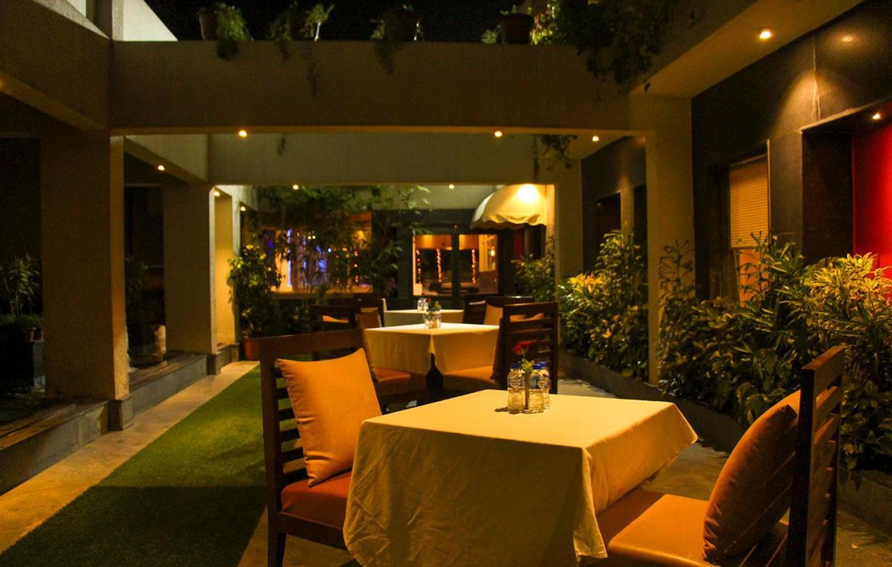 Golden Gate Hotel Indore Ngoại thất bức ảnh