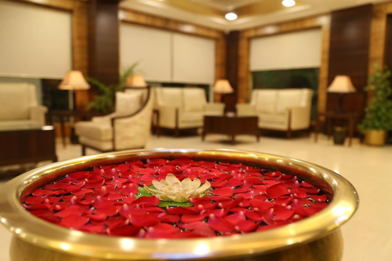 Golden Gate Hotel Indore Ngoại thất bức ảnh